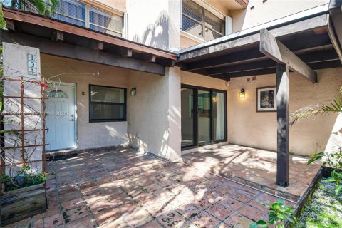 Кондоминиум с 3 спальнями в Майами, Флорида № 2057434