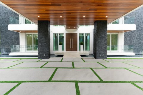 House in Pinecrest, Florida 8 bedrooms, 942.96 sq.m. № 1711926 - photo 8