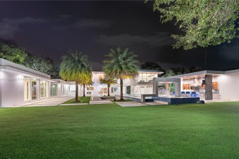 House in Pinecrest, Florida 8 bedrooms, 942.96 sq.m. № 1711926 - photo 2