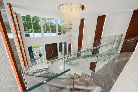 House in Pinecrest, Florida 8 bedrooms, 942.96 sq.m. № 1711926 - photo 13