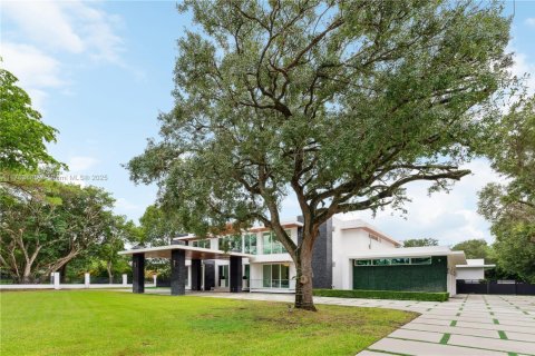 House in Pinecrest, Florida 8 bedrooms, 942.96 sq.m. № 1711926 - photo 5