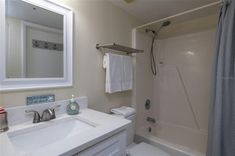 Condo in New Smyrna Beach, Florida, 1 bedroom  № 1648004 - photo 16