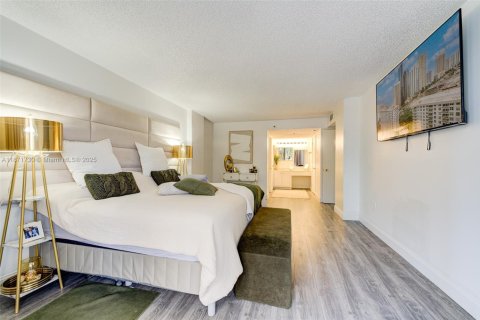 Copropriété à vendre à Sunny Isles Beach, Floride: 2 chambres, 120.22 m2 № 1979649 - photo 16