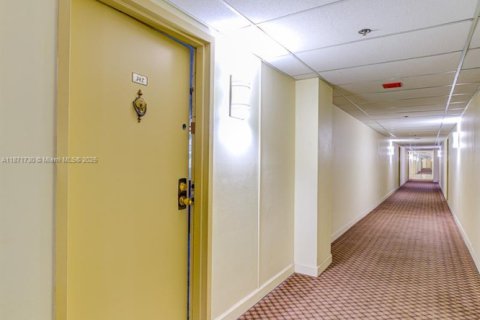 Copropriété à vendre à Sunny Isles Beach, Floride: 2 chambres, 120.22 m2 № 1979649 - photo 6