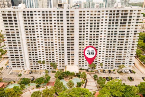 Copropriété à vendre à Sunny Isles Beach, Floride: 2 chambres, 120.22 m2 № 1979649 - photo 3