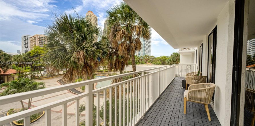 Condo à Sunny Isles Beach, Floride, 2 chambres  № 1979649