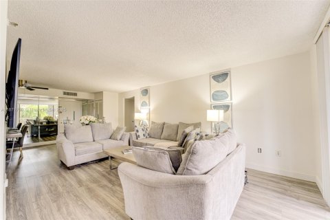 Copropriété à vendre à Sunny Isles Beach, Floride: 2 chambres, 120.22 m2 № 1979649 - photo 10
