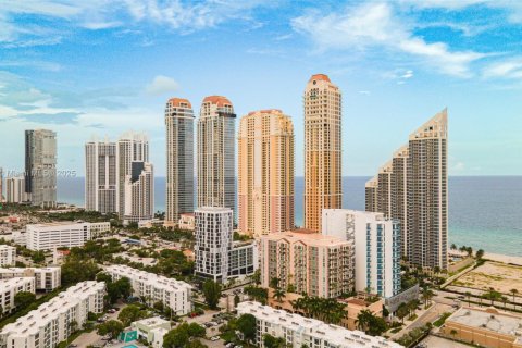 Copropriété à vendre à Sunny Isles Beach, Floride: 2 chambres, 120.22 m2 № 1979649 - photo 5