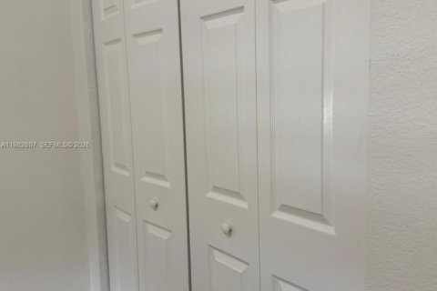 Adosado en venta en Miami, Florida, 3 dormitorios, 142.14 m2 № 2049798 - foto 12