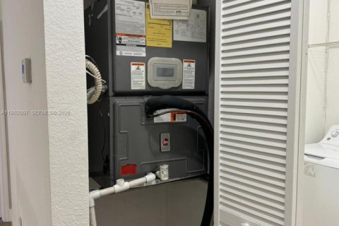 Adosado en venta en Miami, Florida, 3 dormitorios, 142.14 m2 № 2049798 - foto 15