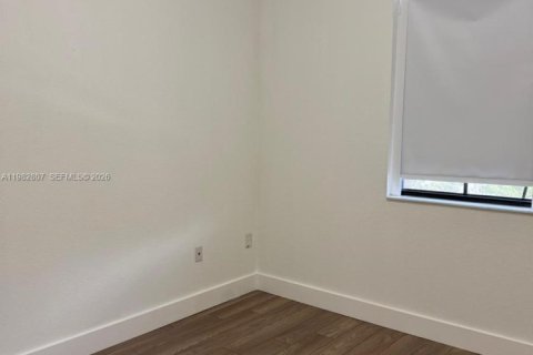 Adosado en venta en Miami, Florida, 3 dormitorios, 142.14 m2 № 2049798 - foto 14