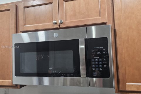 Adosado en venta en Miami, Florida, 3 dormitorios, 142.14 m2 № 2049798 - foto 5