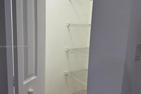 Adosado en venta en Miami, Florida, 3 dormitorios, 142.14 m2 № 2049798 - foto 8