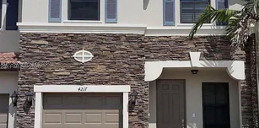 Adosado en Miami, Florida 3 dormitorios, 142.14 m2 № 2049798