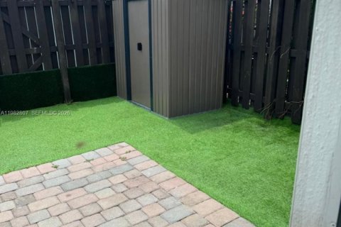 Adosado en venta en Miami, Florida, 3 dormitorios, 142.14 m2 № 2049798 - foto 10