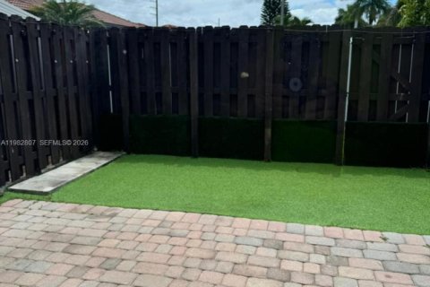 Adosado en venta en Miami, Florida, 3 dormitorios, 142.14 m2 № 2049798 - foto 9