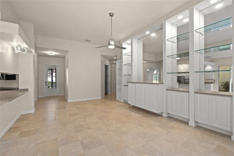 House in Sarasota, Florida 3 bedrooms, 186.55 sq.m. № 1718599 - photo 8