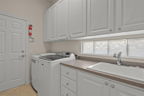 House in Sarasota, Florida 3 bedrooms, 186.55 sq.m. № 1718599 - photo 24