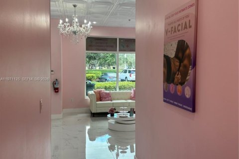 Commercial property in Coral Springs, Florida № 2036230 - photo 8