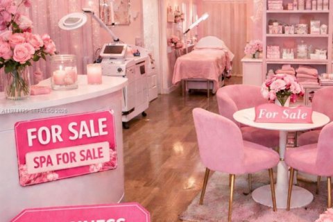 Commercial property in Coral Springs, Florida № 2036230