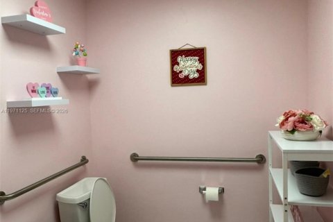 Commercial property in Coral Springs, Florida № 2036230 - photo 9