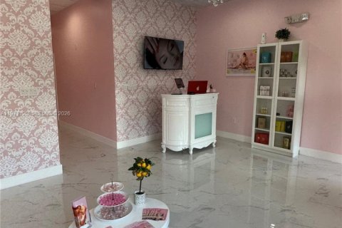 Commercial property in Coral Springs, Florida № 2036230 - photo 2