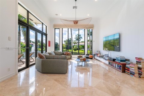 House in Plantation, Florida 5 bedrooms, 354.7 sq.m. № 1742110 - photo 4
