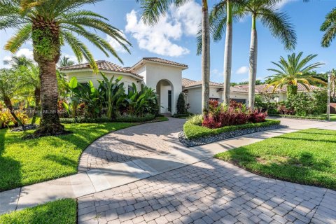 House in Plantation, Florida 5 bedrooms, 354.7 sq.m. № 1742110 - photo 14