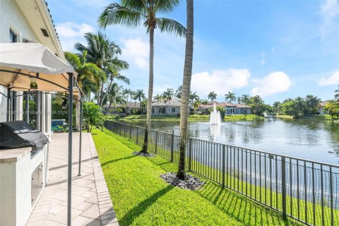 House in Plantation, Florida 5 bedrooms, 354.7 sq.m. № 1742110 - photo 19