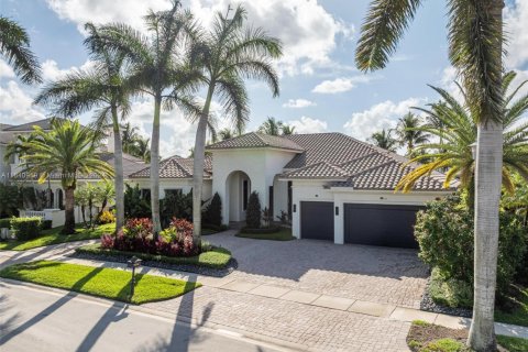 House in Plantation, Florida 5 bedrooms, 354.7 sq.m. № 1742110 - photo 5