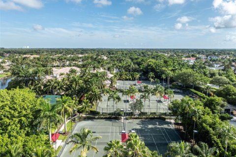 House in Plantation, Florida 5 bedrooms, 354.7 sq.m. № 1742110 - photo 12