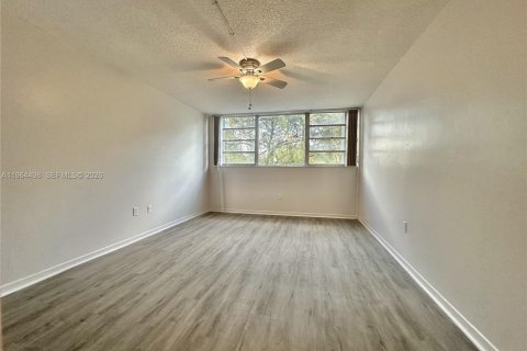 Condominio en venta en North Miami, Florida, 1 dormitorio, 81.29 m2 № 2026306 - foto 10