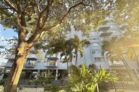 Condominio en venta en North Miami, Florida, 1 dormitorio, 81.29 m2 № 2026306 - foto 24
