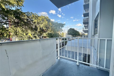 Condominio en venta en North Miami, Florida, 1 dormitorio, 81.29 m2 № 2026306 - foto 21