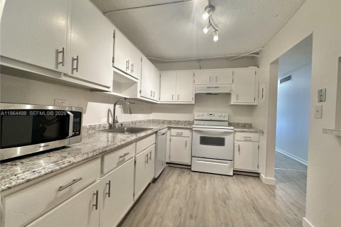 Condominio en venta en North Miami, Florida, 1 dormitorio, 81.29 m2 № 2026306 - foto 3