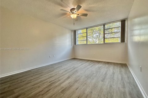 Condominio en venta en North Miami, Florida, 1 dormitorio, 81.29 m2 № 2026306 - foto 12
