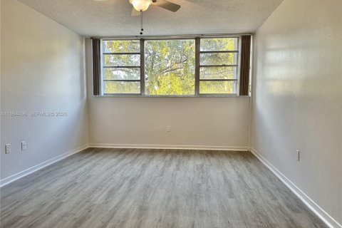 Condominio en venta en North Miami, Florida, 1 dormitorio, 81.29 m2 № 2026306 - foto 11