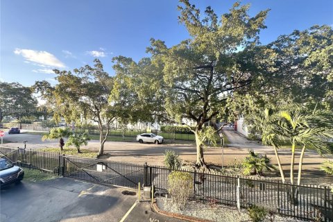 Condominio en venta en North Miami, Florida, 1 dormitorio, 81.29 m2 № 2026306 - foto 19