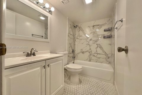 Condominio en venta en North Miami, Florida, 1 dormitorio, 81.29 m2 № 2026306 - foto 18