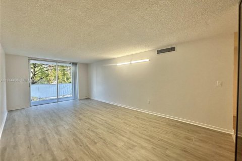Condominio en venta en North Miami, Florida, 1 dormitorio, 81.29 m2 № 2026306 - foto 6