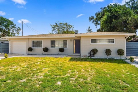 Villa ou maison à Clearwater, Floride 4 chambres, 165.37 m2 № 2096170