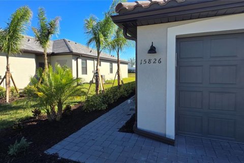 House in Bradenton, Florida 2 bedrooms, 145.39 sq.m. № 1613445 - photo 2