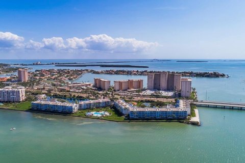 Condo in Saint Petersburg, Florida, 2 bedrooms  № 2233695 - photo 24