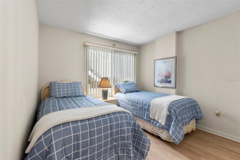 Condo in Saint Petersburg, Florida, 2 bedrooms  № 2233695 - photo 13