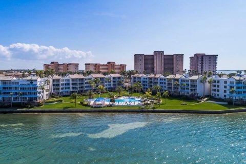 Condo in Saint Petersburg, Florida, 2 bedrooms  № 2233695 - photo 23