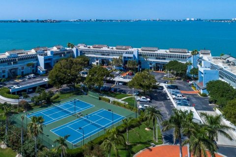 Condo in Saint Petersburg, Florida, 2 bedrooms  № 2233695 - photo 21