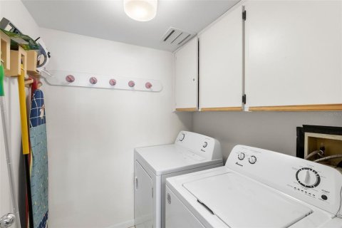 Condo in Saint Petersburg, Florida, 2 bedrooms  № 2233695 - photo 15