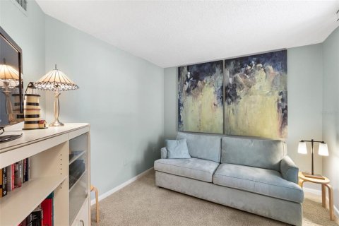 Condo in Saint Petersburg, Florida, 2 bedrooms  № 2233695 - photo 12