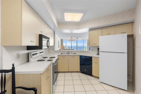 Condo in Saint Petersburg, Florida, 2 bedrooms  № 2233695 - photo 7