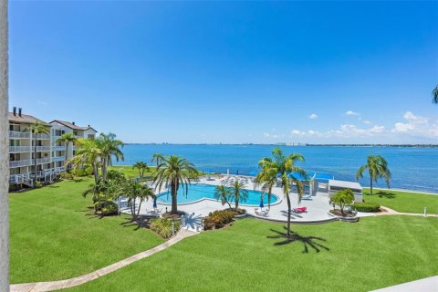 Condo in Saint Petersburg, Florida, 2 bedrooms  № 2233695